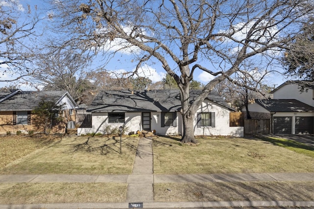 view of front of home with a front lawn