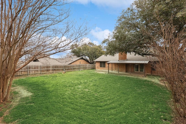 view of yard featuring a patio