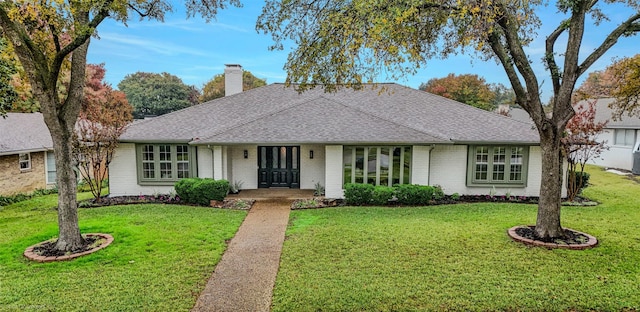 single story home featuring a front lawn