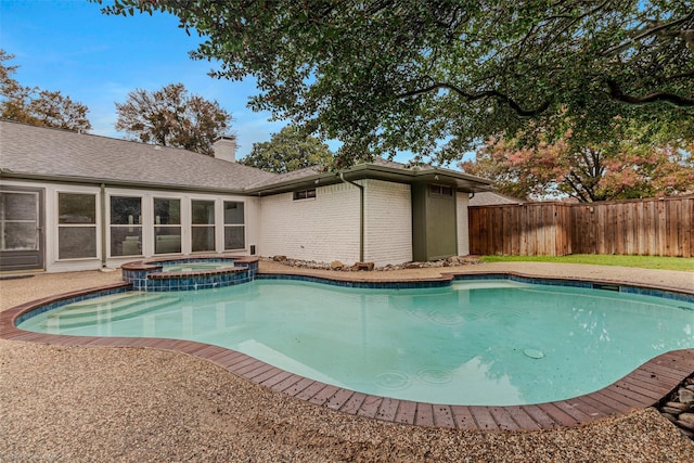 view of pool featuring an in ground hot tub