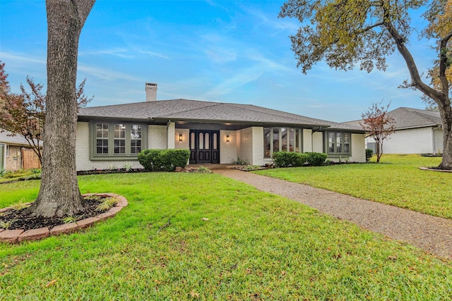 single story home featuring a front yard