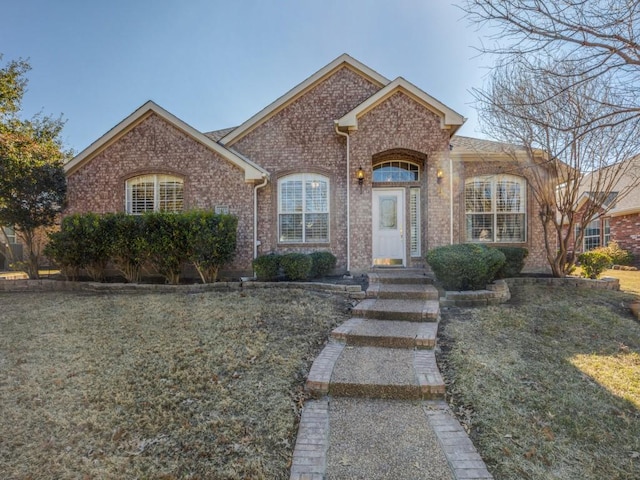 view of front facade featuring a front yard