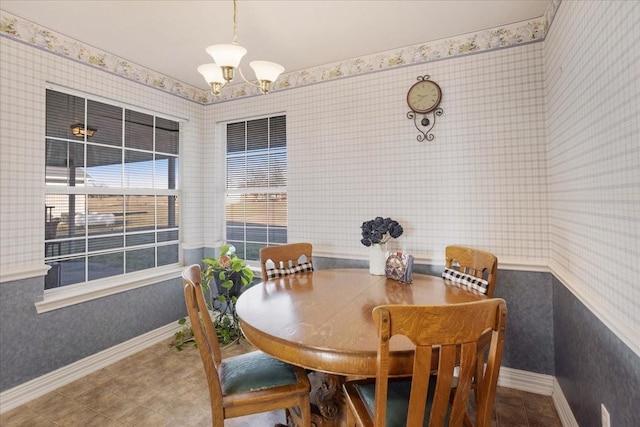 dining area with a notable chandelier