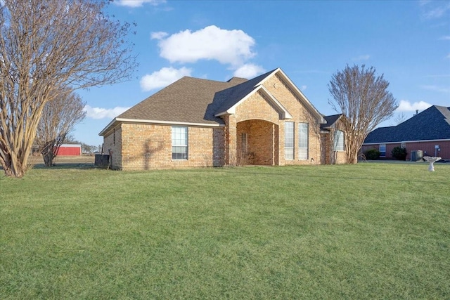 view of front of house with a front lawn