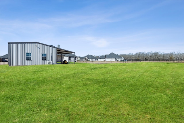 view of yard featuring an outdoor structure