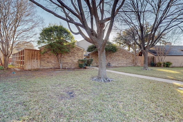 view of front facade with a front lawn