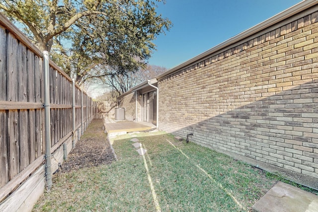 view of yard featuring cooling unit