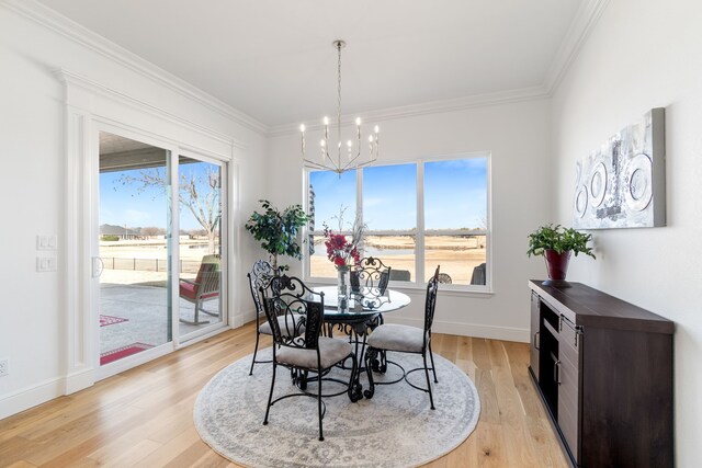 dining room featuring a chandelier, light wood-style floors, a healthy amount of sunlight, and baseboards