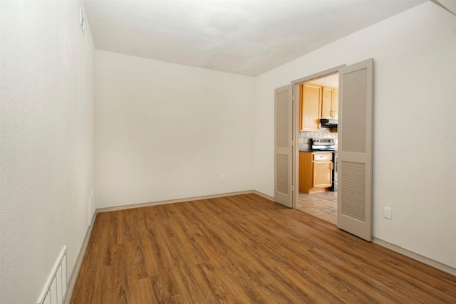 unfurnished room with light hardwood / wood-style floors