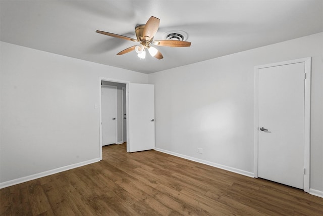 empty room featuring dark hardwood / wood-style floors and ceiling fan