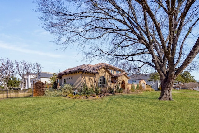 view of front of home featuring a front lawn