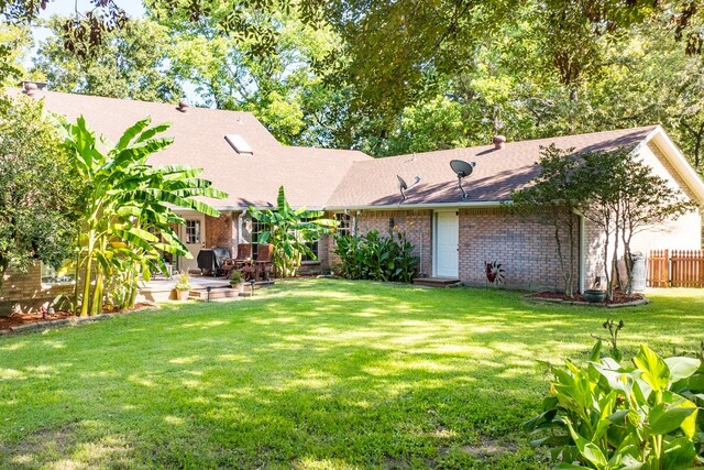 single story home featuring a garage