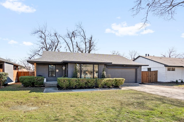 view of front facade featuring a garage and a front lawn