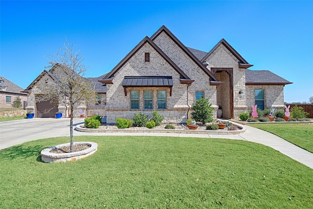 view of front of property with a front yard