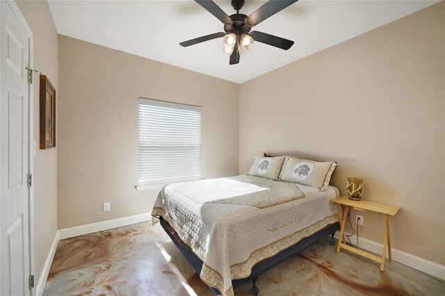 bedroom with ceiling fan