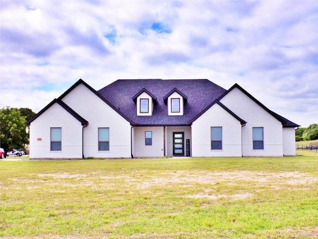 view of front of house featuring a front lawn