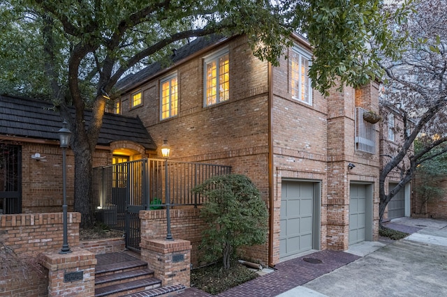 view of front facade with a garage