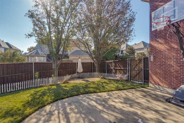 view of yard with a patio area