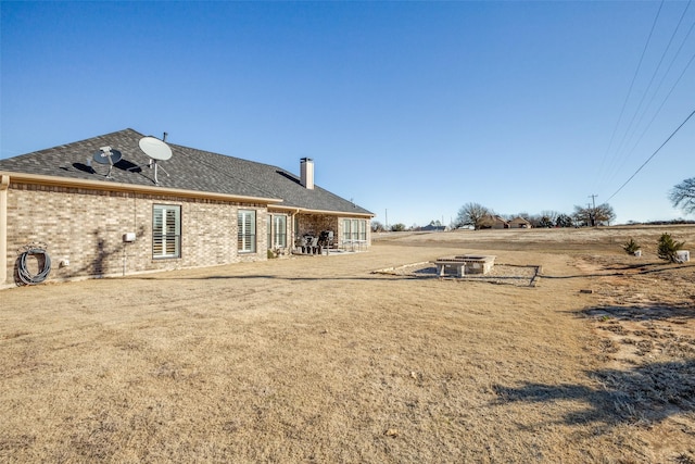 back of house featuring a yard