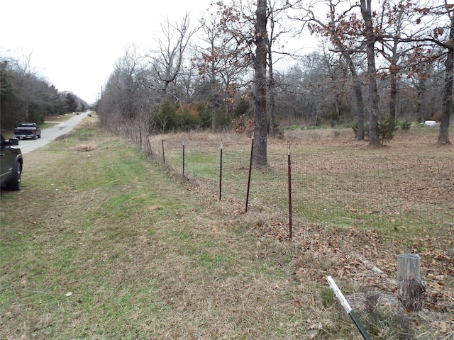 view of yard featuring a rural view