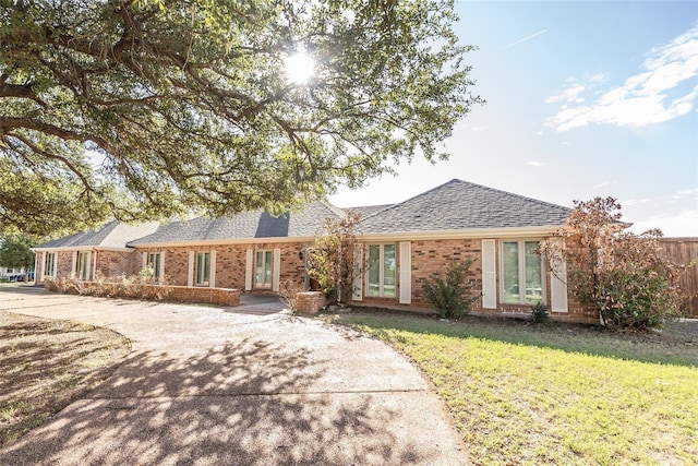 ranch-style house with a front lawn