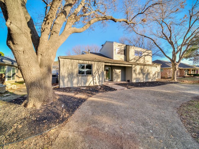 view of front of property