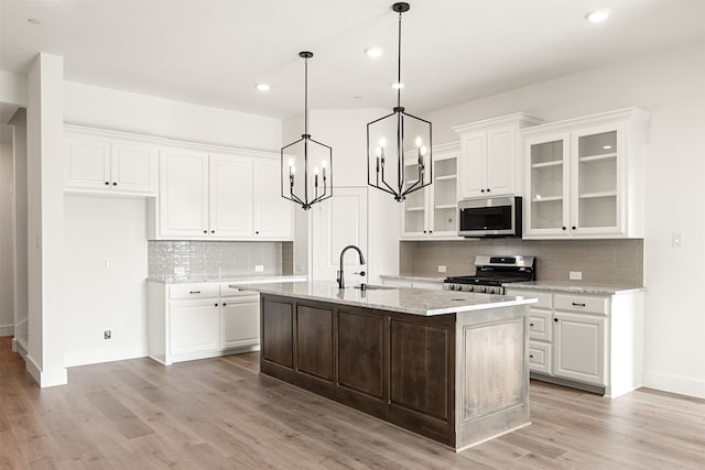 606 Tall Grass Trl, Wylie, TX 75098 - kitchen featuring stainless steel appliances, a sink, baseboards, a chandelier, and recessed lighting