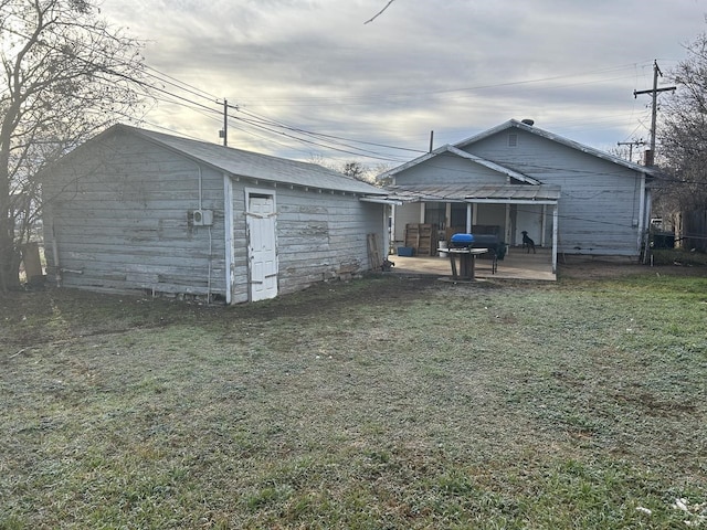 view of outdoor structure with a yard