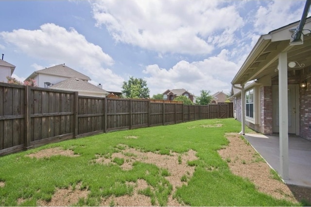 view of yard featuring a patio