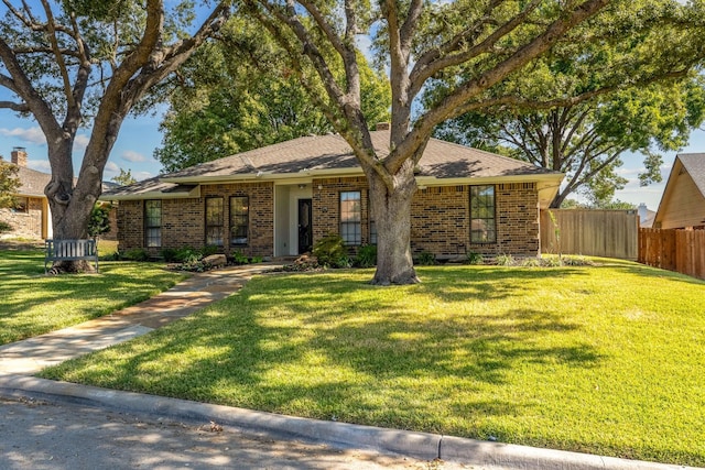 single story home featuring a front lawn