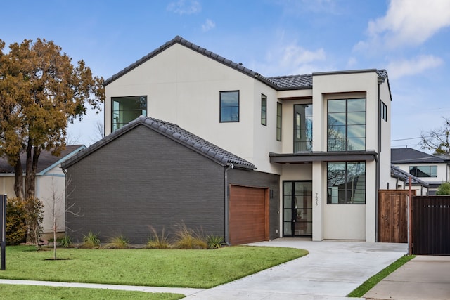 view of front of home featuring a garage and a front yard