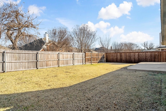 view of yard featuring a patio