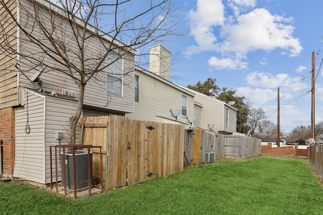 view of yard with cooling unit