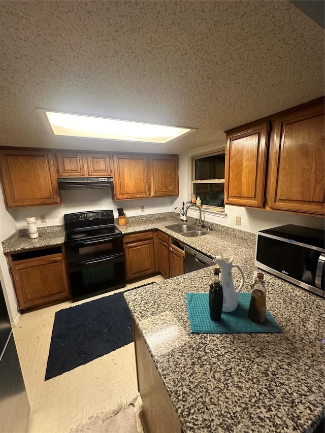 kitchen with sink, ventilation hood, black appliances, a textured ceiling, and kitchen peninsula