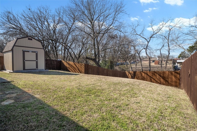 view of yard with a shed