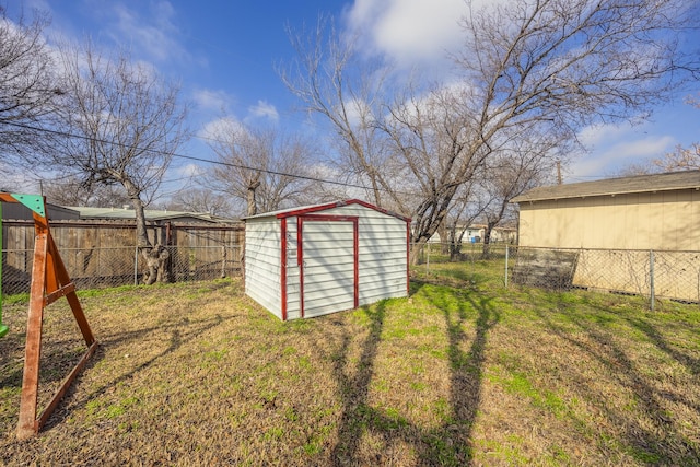 view of yard featuring a storage unit