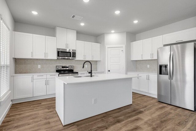 3842-3844 Clovis St, Midlothian, TX 76065 - kitchen with stainless steel appliances, a sink, tasteful backsplash, a kitchen island with sink, and white cabinetry