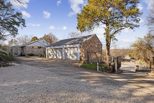 view of front facade featuring a garage