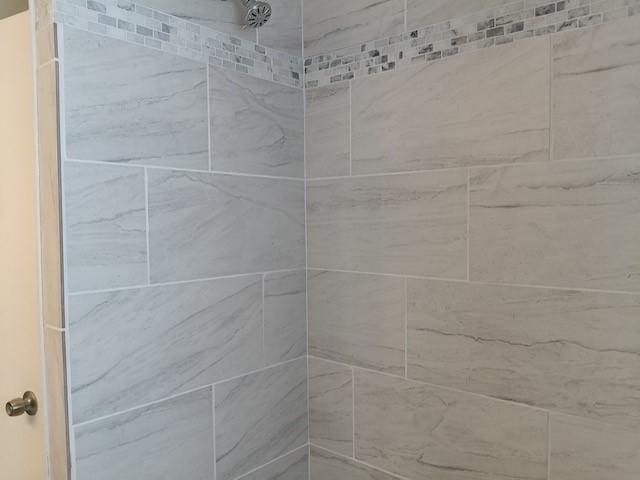 details with a tile shower