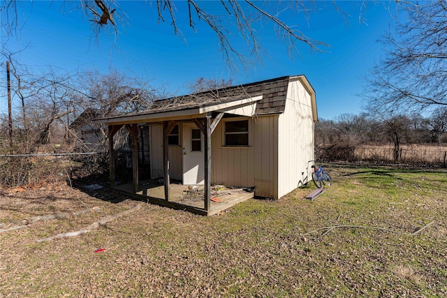 exterior space featuring a lawn