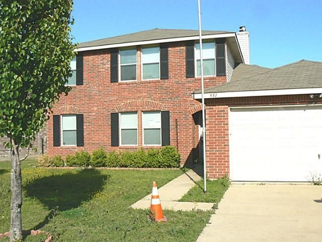 view of front of property featuring a garage and a front yard