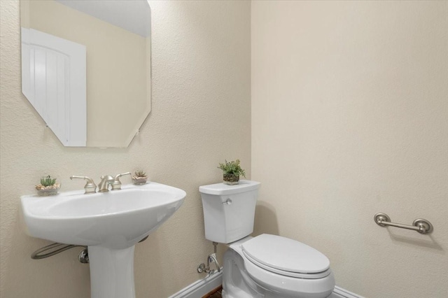 bathroom featuring sink and toilet