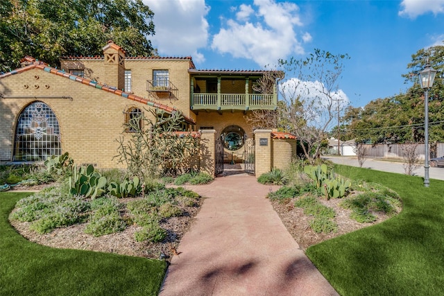 mediterranean / spanish-style house featuring a balcony