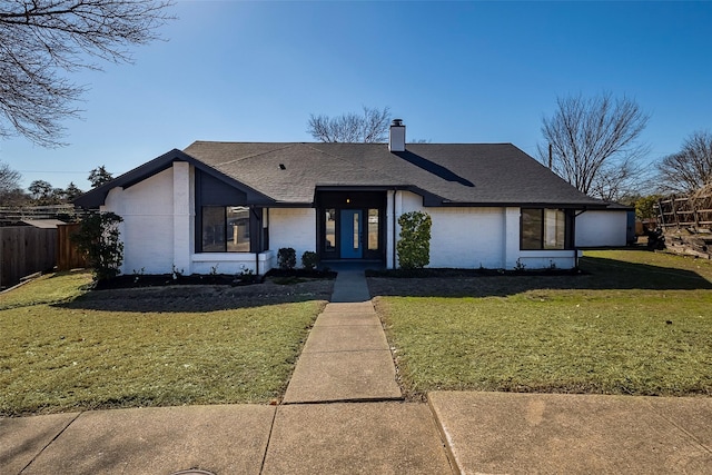 view of front facade with a front yard