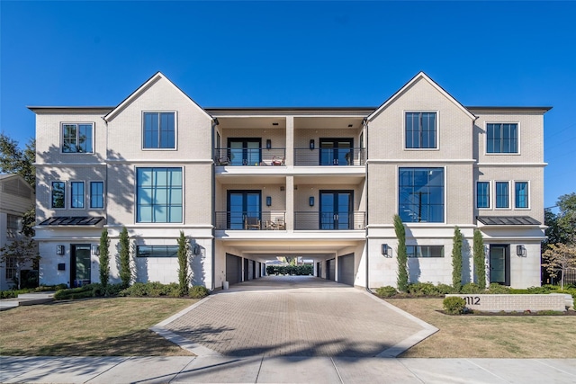 townhome / multi-family property with a carport and a balcony