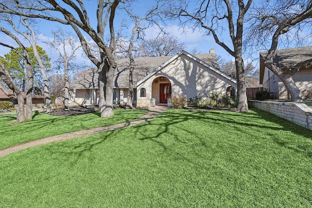 view of front of property with a front yard