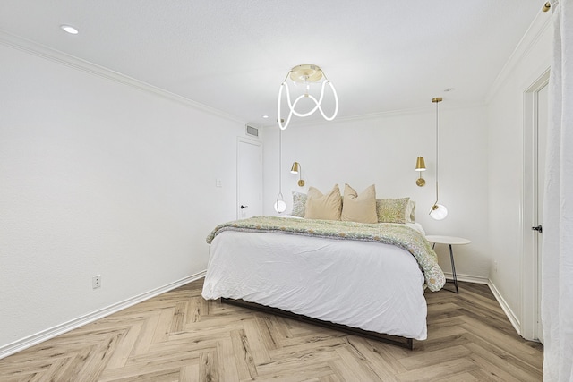 bedroom featuring visible vents, recessed lighting, baseboards, and ornamental molding