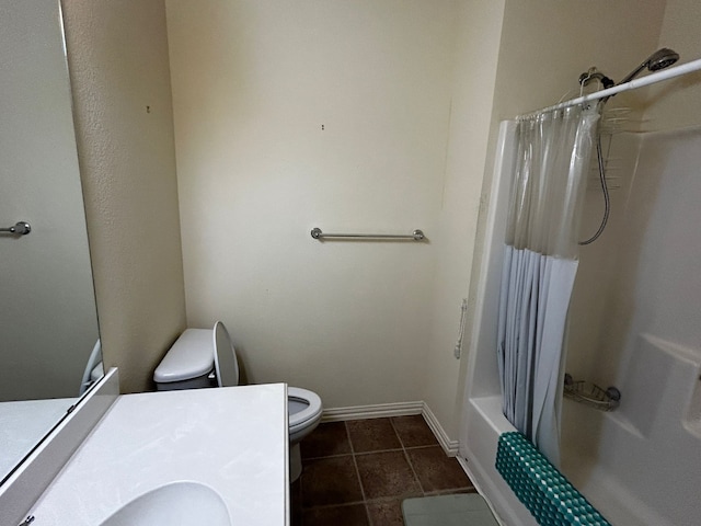 full bathroom with shower / tub combo with curtain, vanity, and toilet