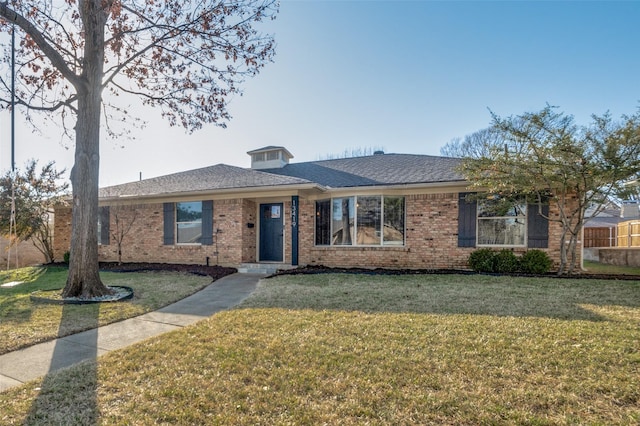 single story home with a front lawn