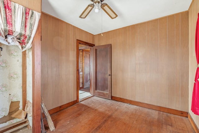 unfurnished room with light hardwood / wood-style floors and ceiling fan